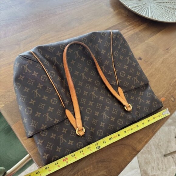 Louis Vuitton Totally MM Tote Bag - Picture 2 of 13